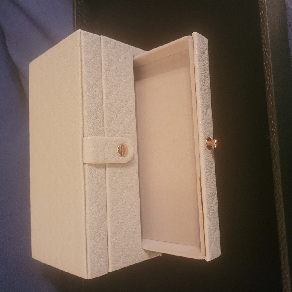 Elegant White Jewelry Organizer - Picture 3 of 5